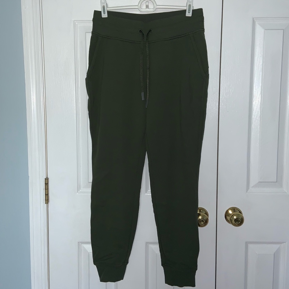 Lululemon Joggers Olive Green size 6